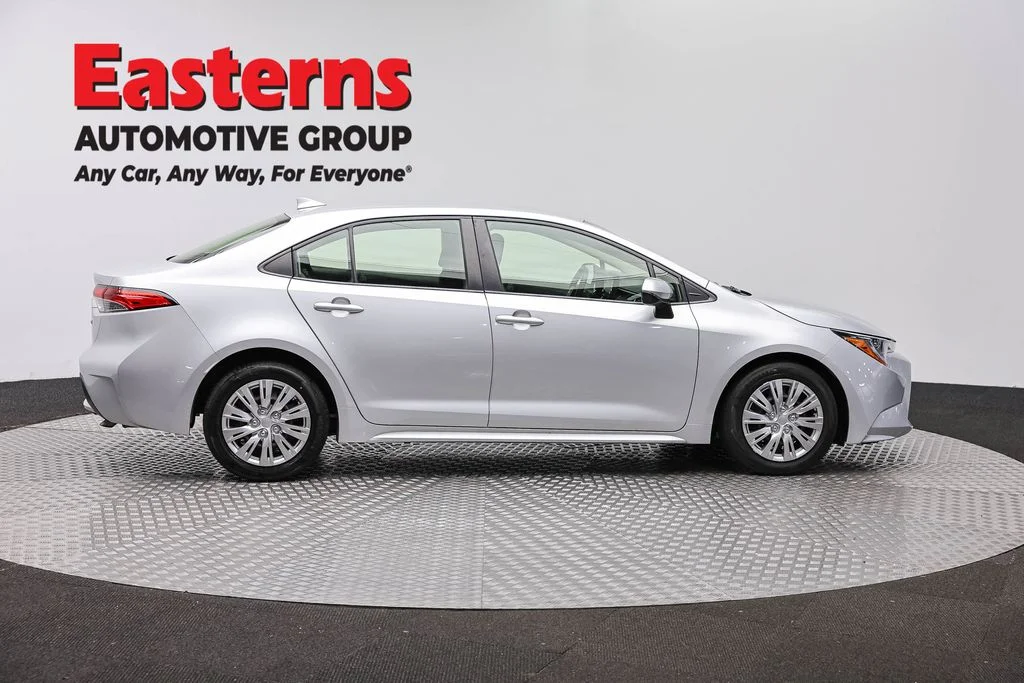 Used 2022 Silver Toyota LE image 4