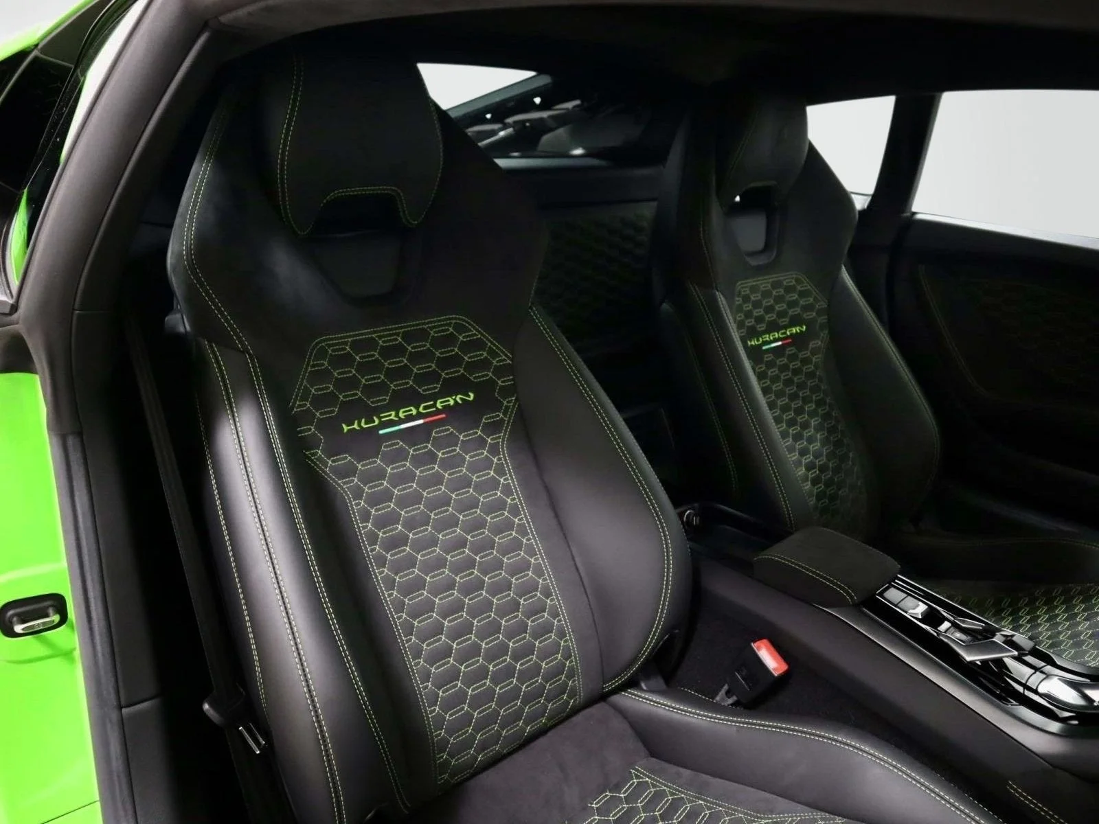 Used 2018 Verde Mantis Pearl Effect Lamborghini  image 14