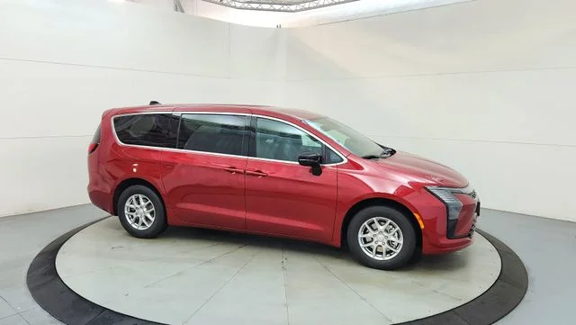 New 2027 Red Hot Pearl-Coat Exterior Paint Chrysler Select image 13