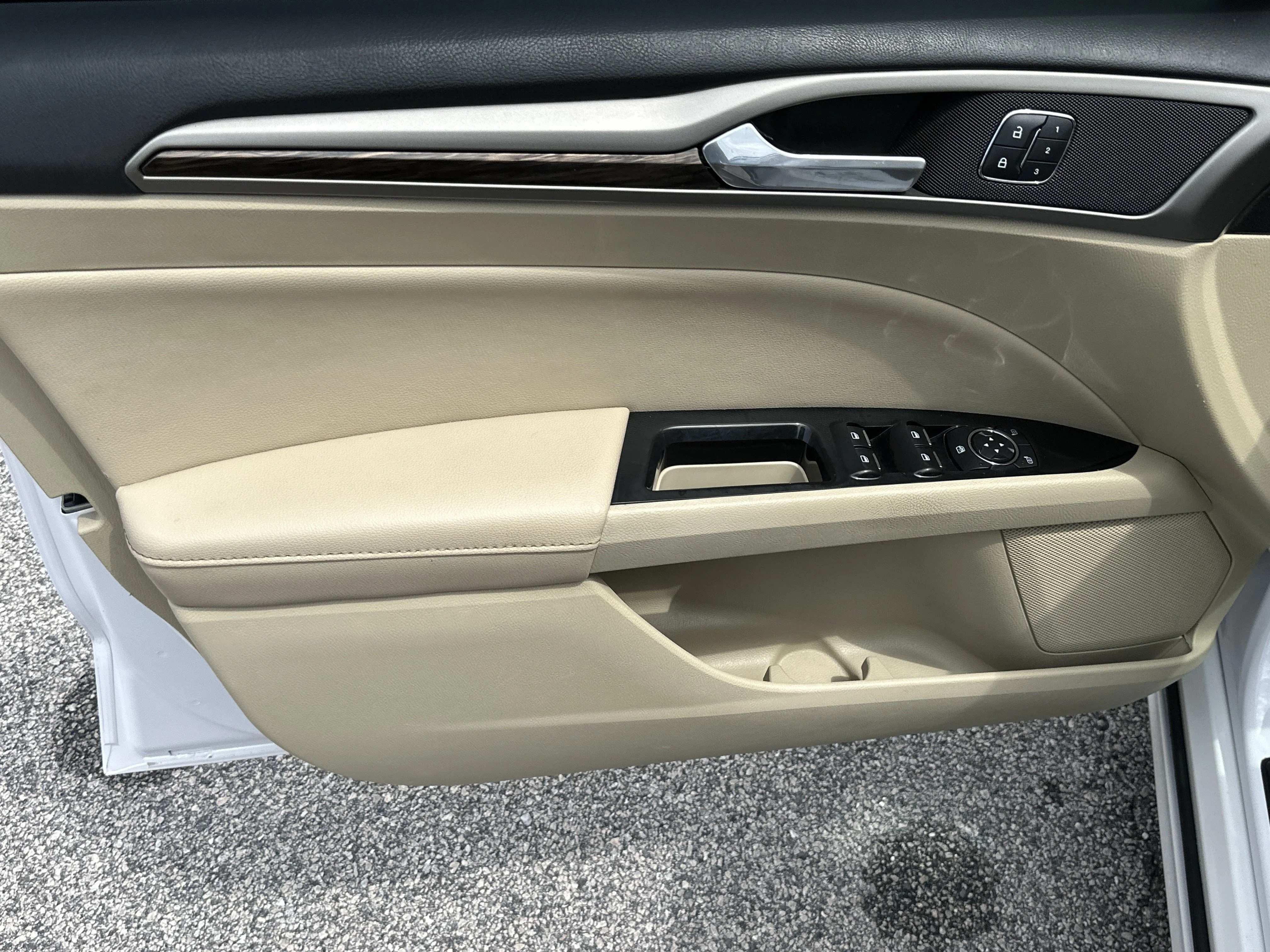 Used 2014 WHITE Ford SE image 10