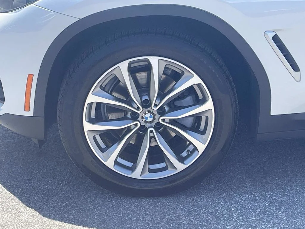 Used 2019 White BMW xDrive30i image 7