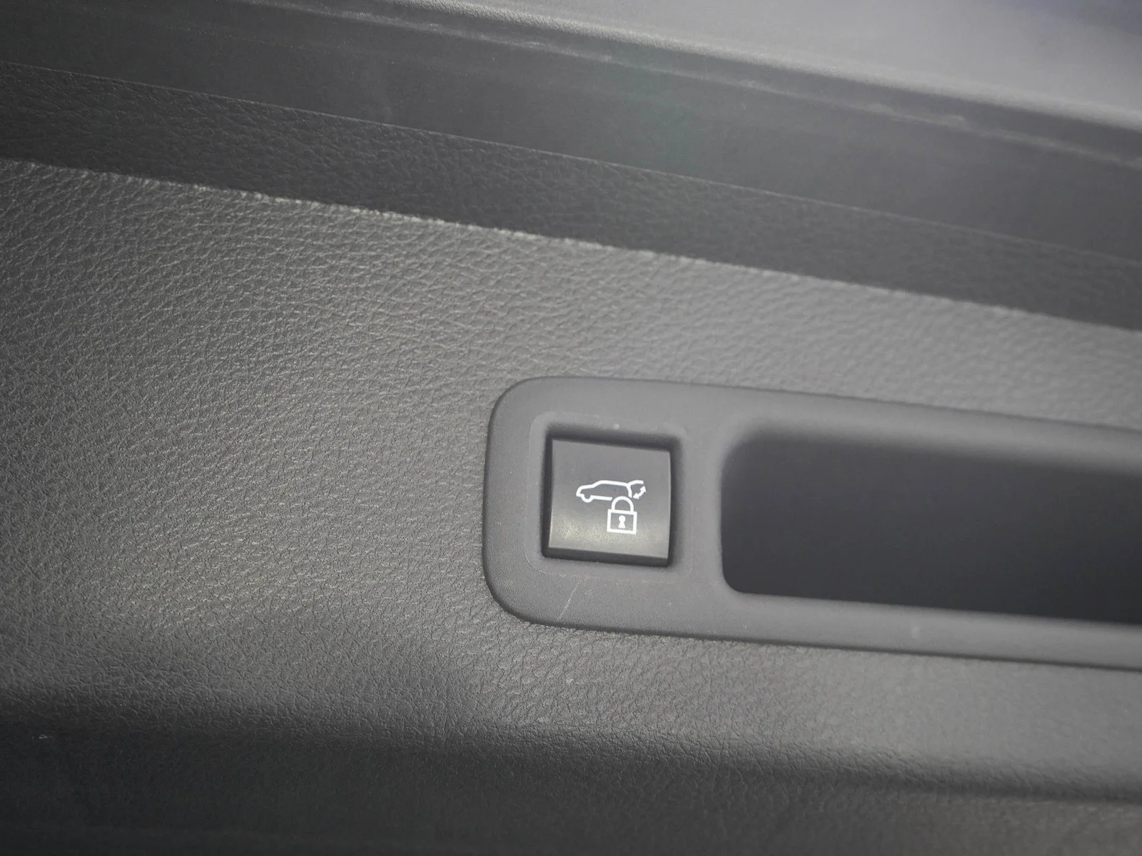 Used 2025  Toyota  image 11
