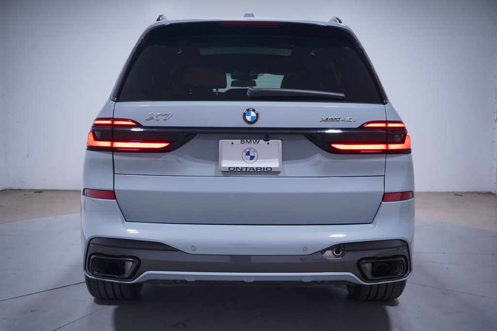 Used 2026 Gray Metallic BMW xDrive40i image 5