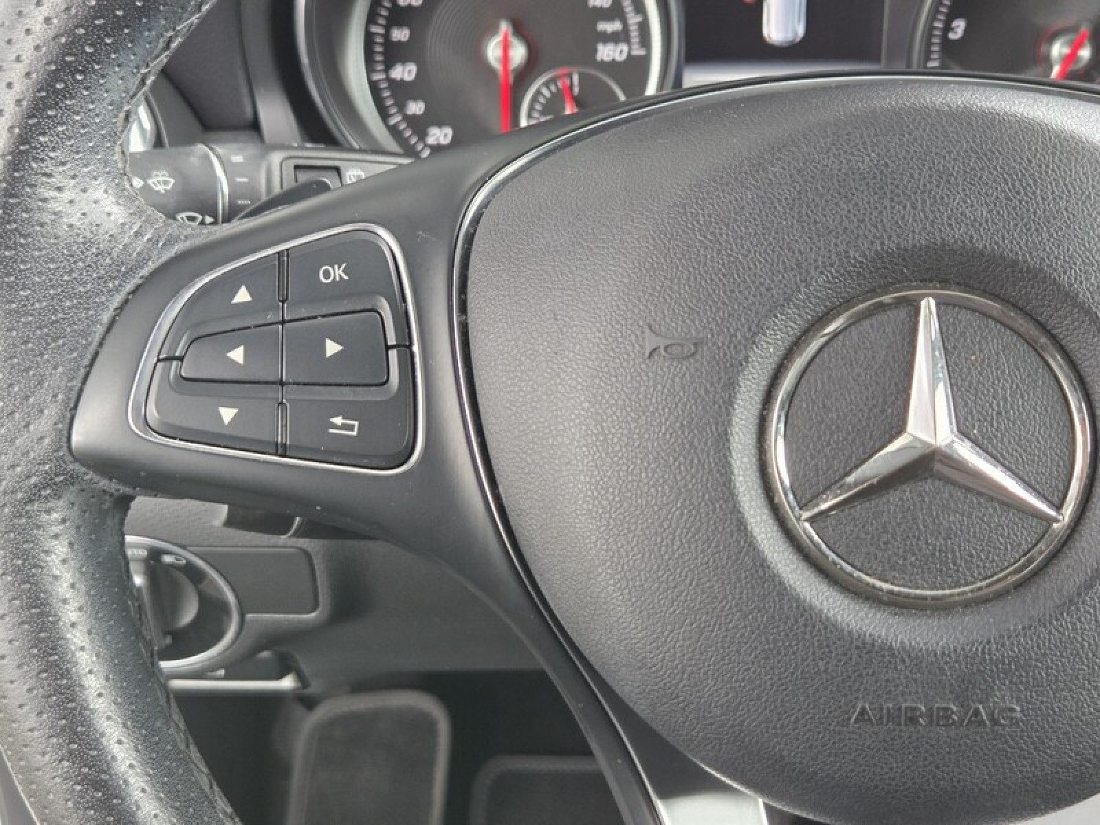 Used 2020 Polar White Mercedes-Benz GLA 250 image 25