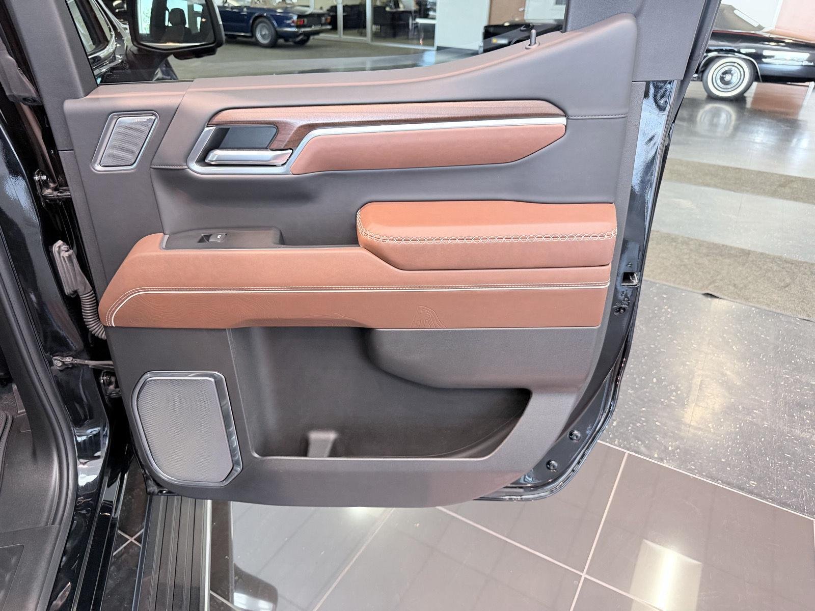 Used 2025 Onyx Black GMC Denali Ultimate image 27