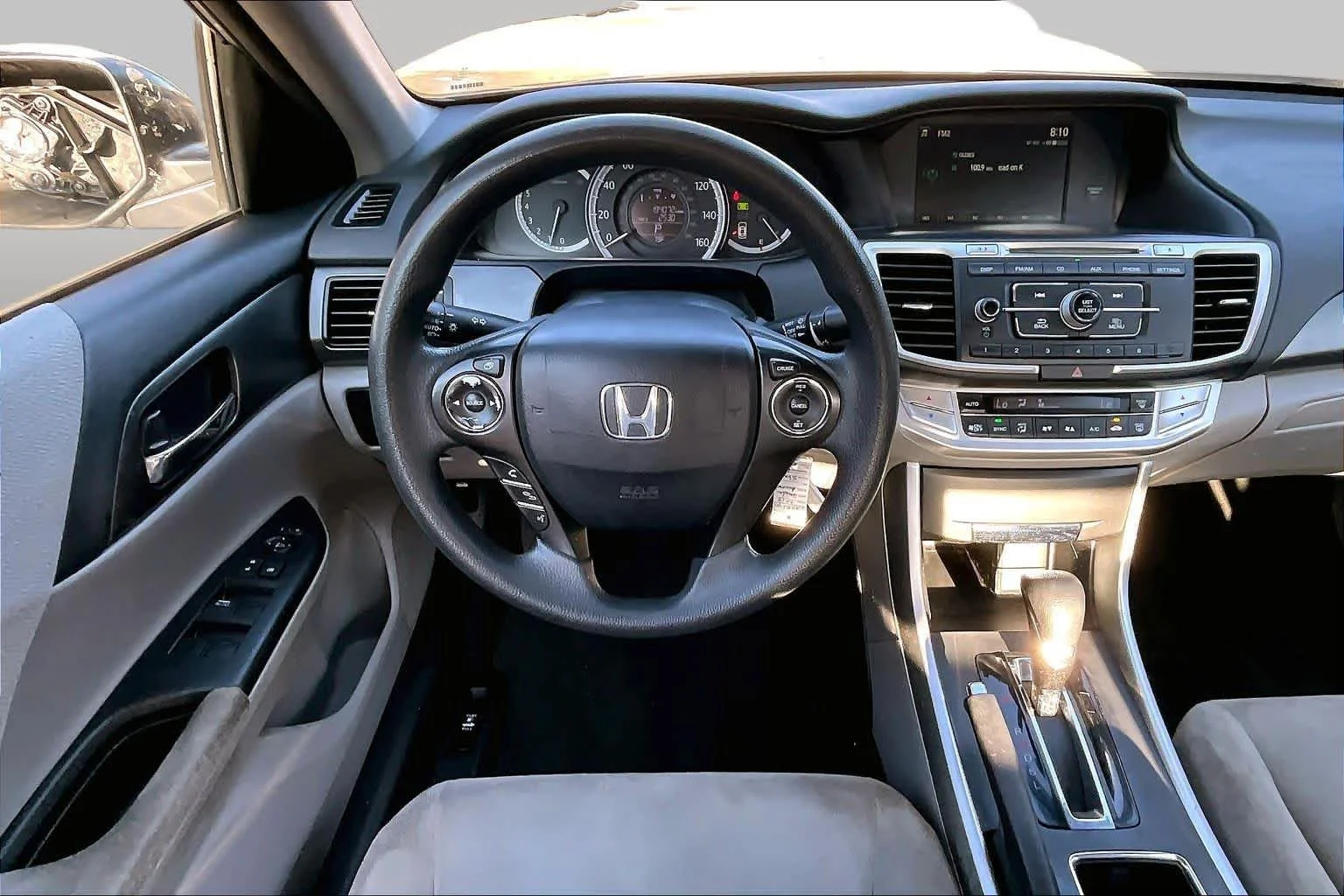 Used 2013 Alabaster Silver Metallic Honda LX image 5