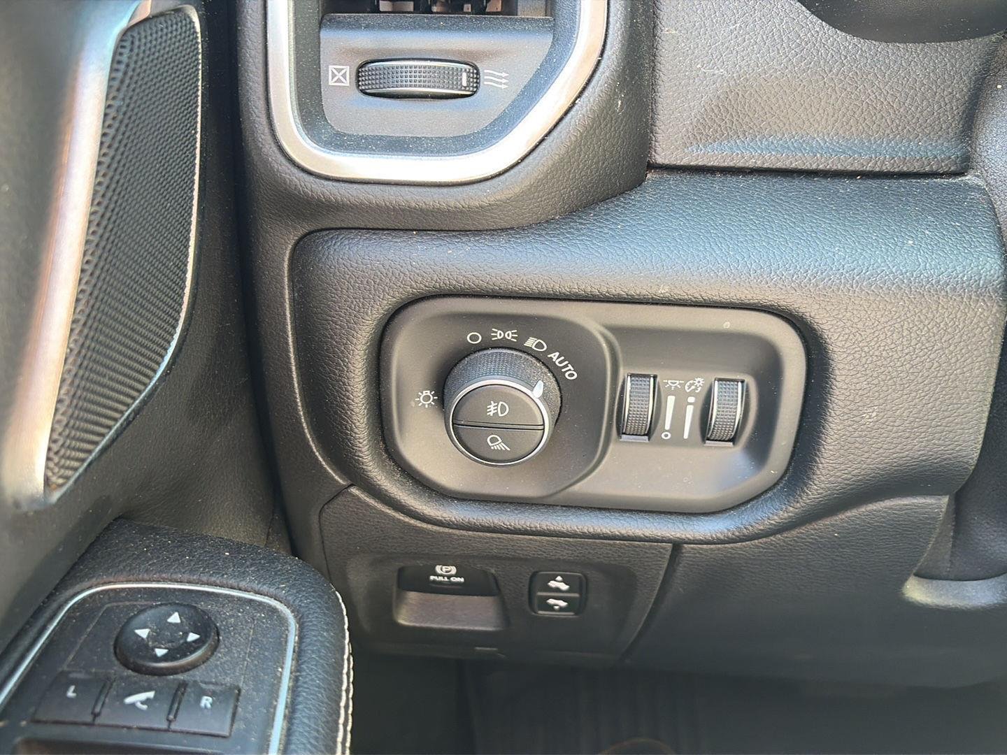 Used 2019 Delmonico Red Pearlcoat Ram Laramie image 12