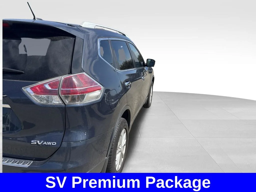 Used 2016 Blue Nissan SV image 5
