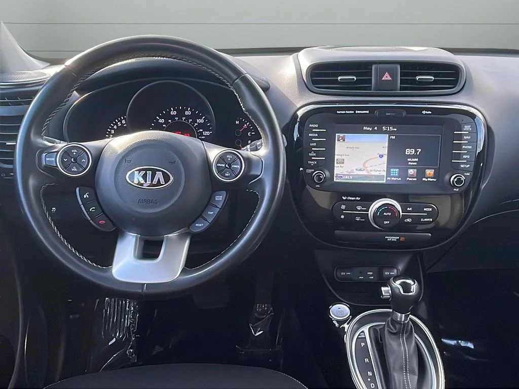 Used 2017 Silver Kia Plus image 35