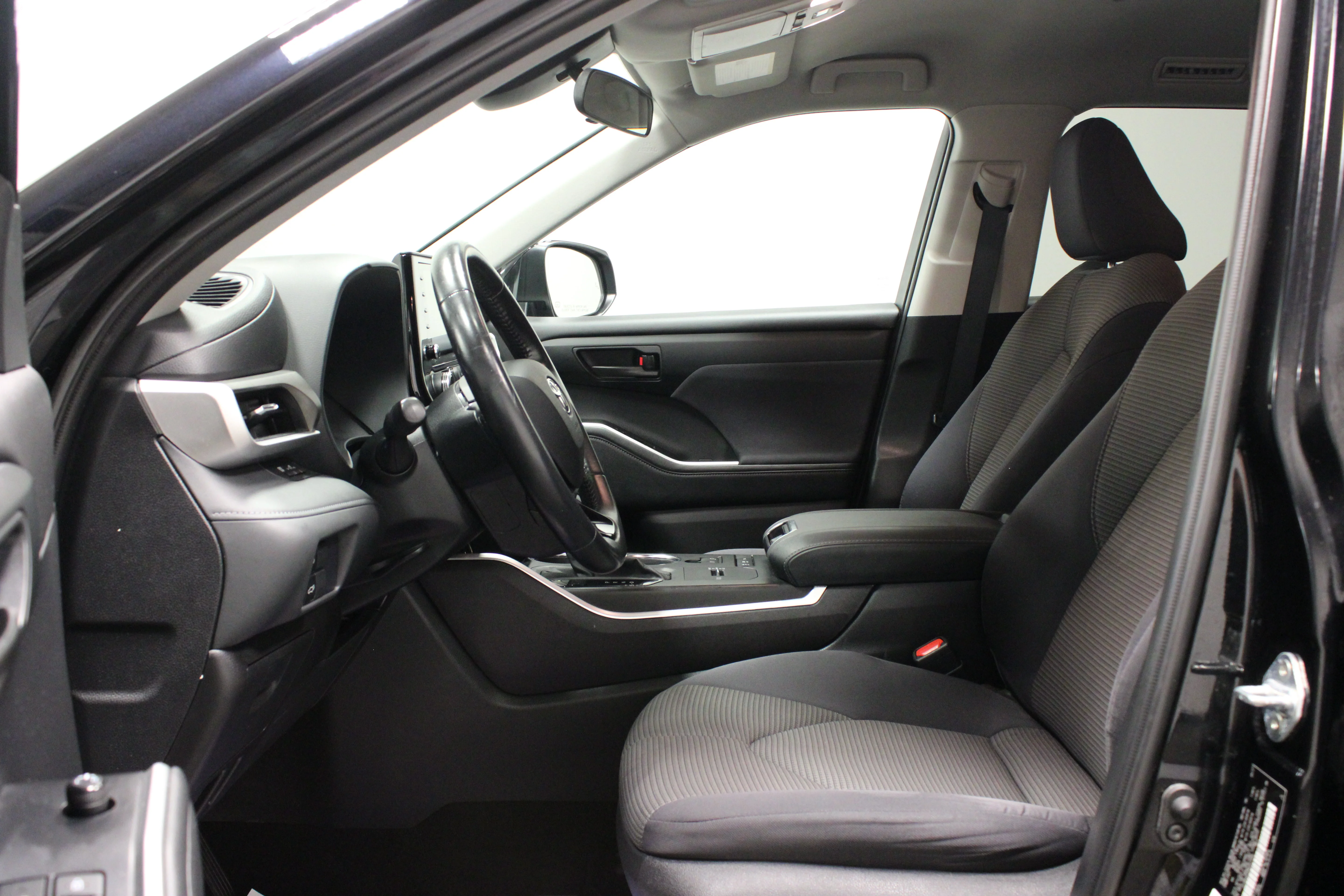 Used 2021 Midnight Black Metallic Toyota LE image 15