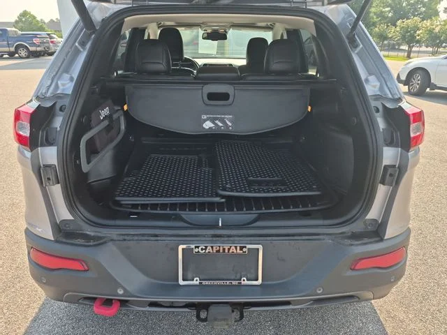 Used 2018 Silver Jeep Trailhawk image 29