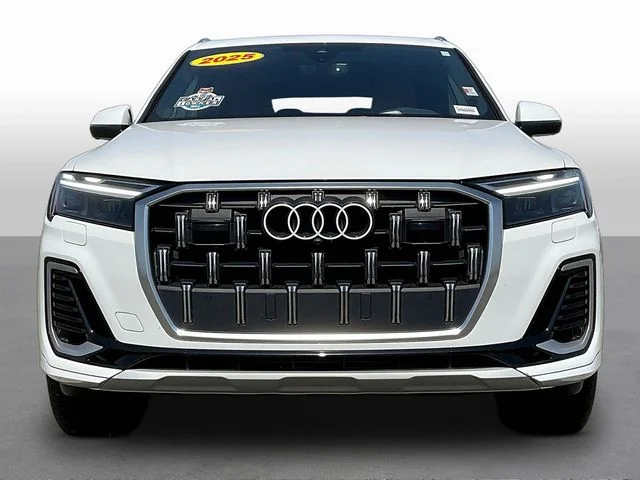 Used 2025  Audi 55 Premium image 2