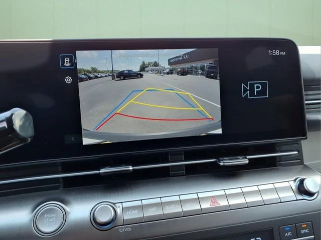 Used 2025 White Hyundai SEL image 28