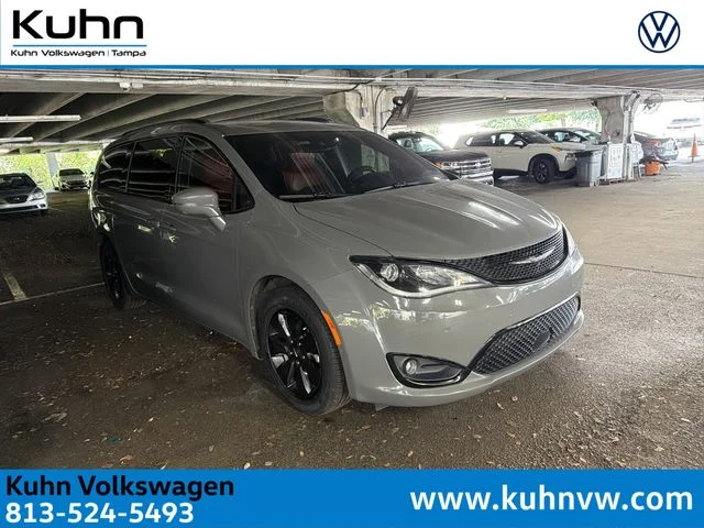 2020 Chrysler Pacifica Hybrid Limited Red S's photo