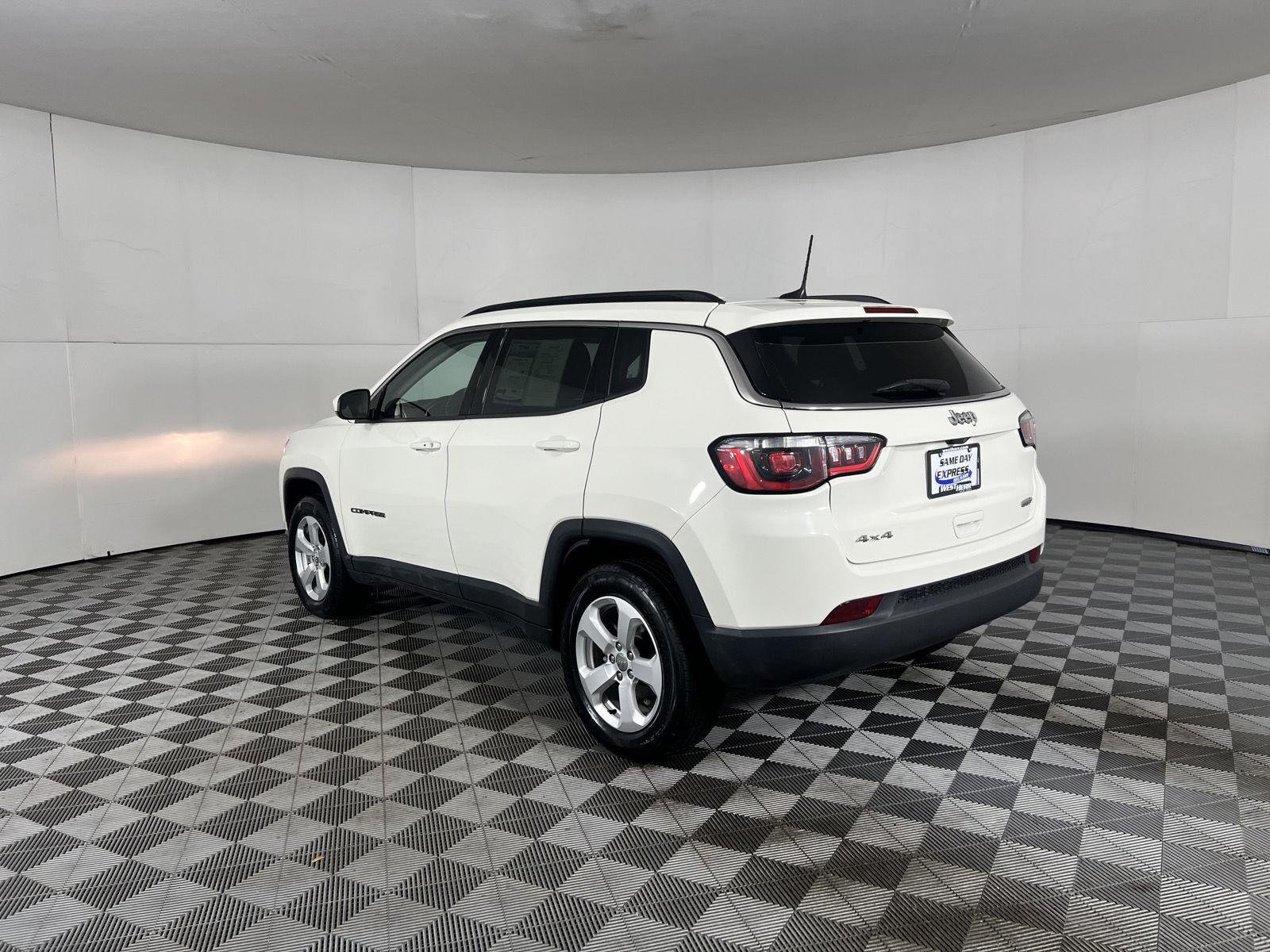 Used 2021 White Clearcoat Jeep Latitude image 5