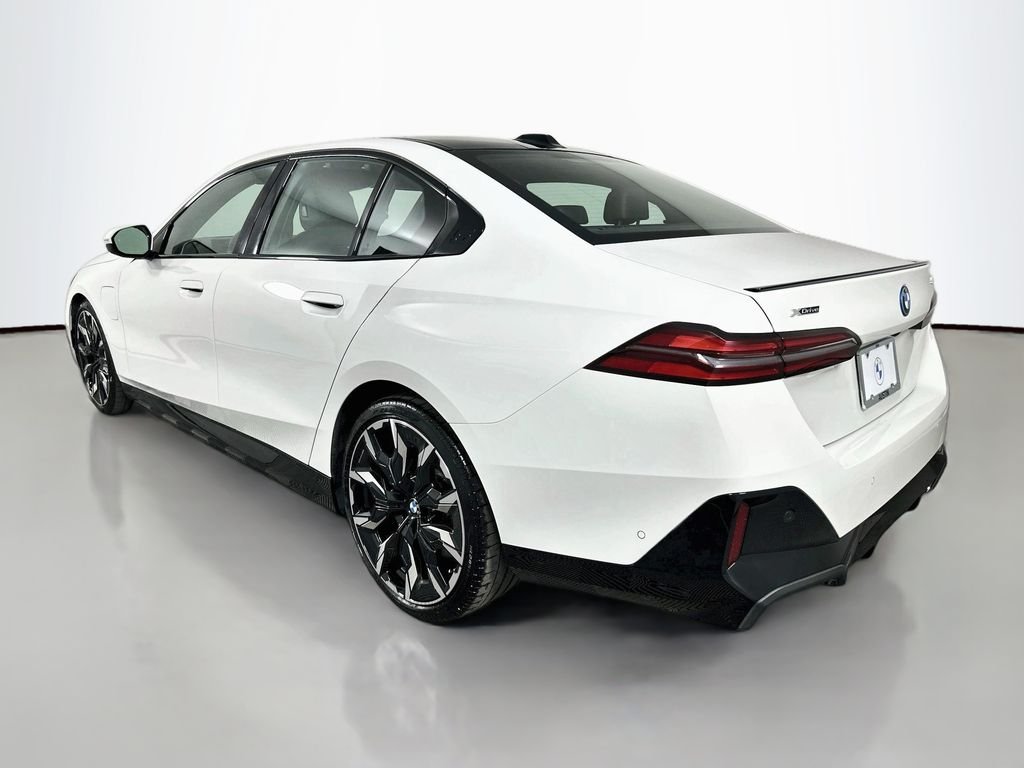 2026 BMW 5 Series 550e - Photo 7