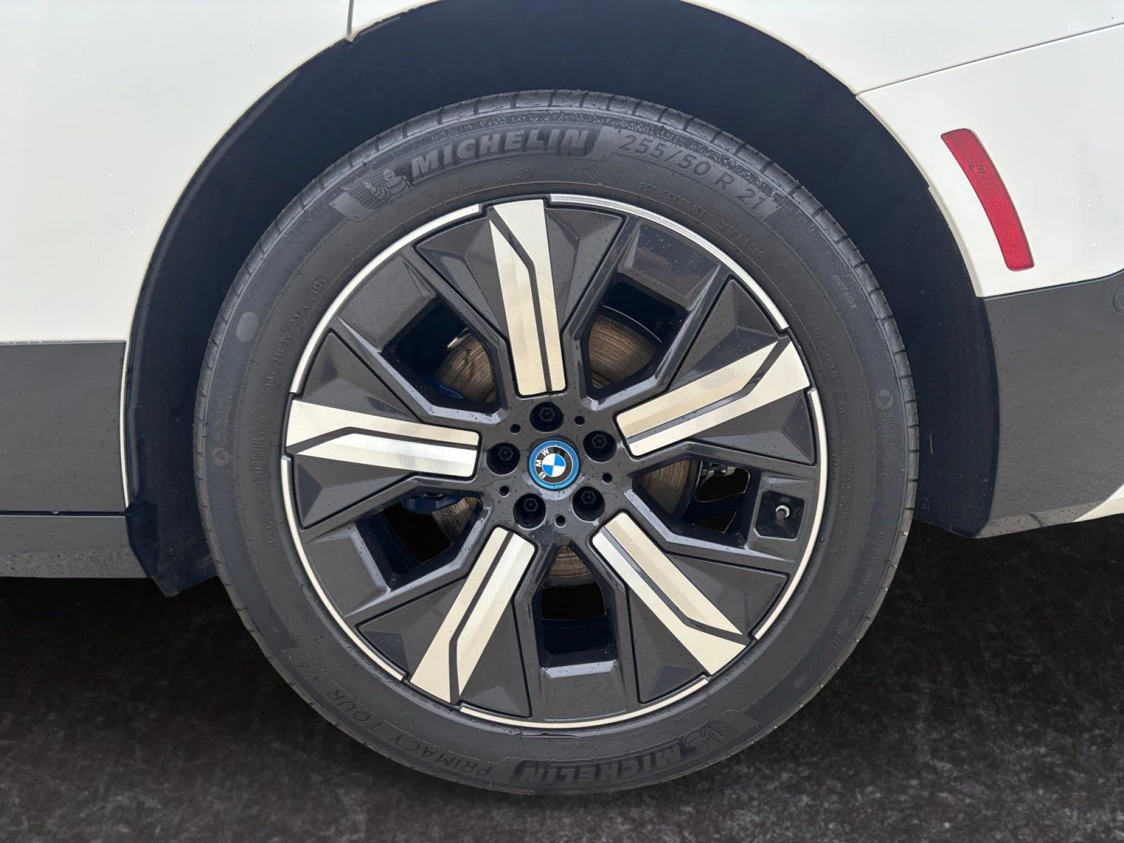 Certified Used 2025 Mineral White Metallic BMW xDrive50 image 29