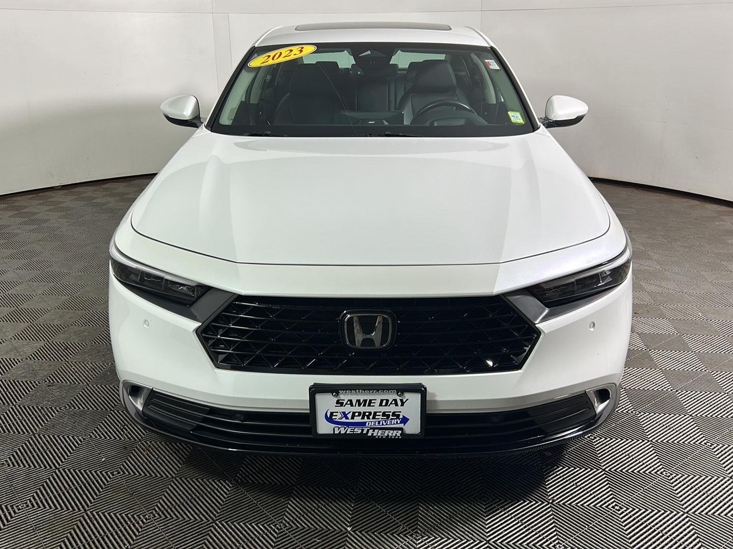 Used 2023 Platinum White Pearl Honda Touring image 11