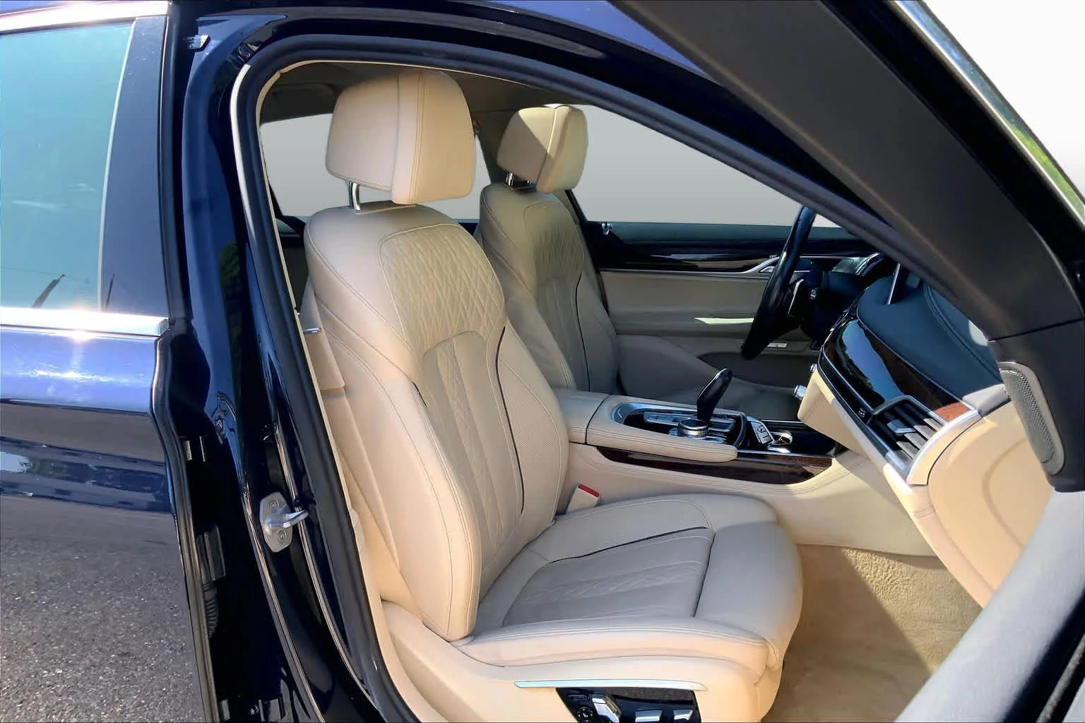 Used 2016 Imperial Blue Metallic BMW 750i xDrive image 8