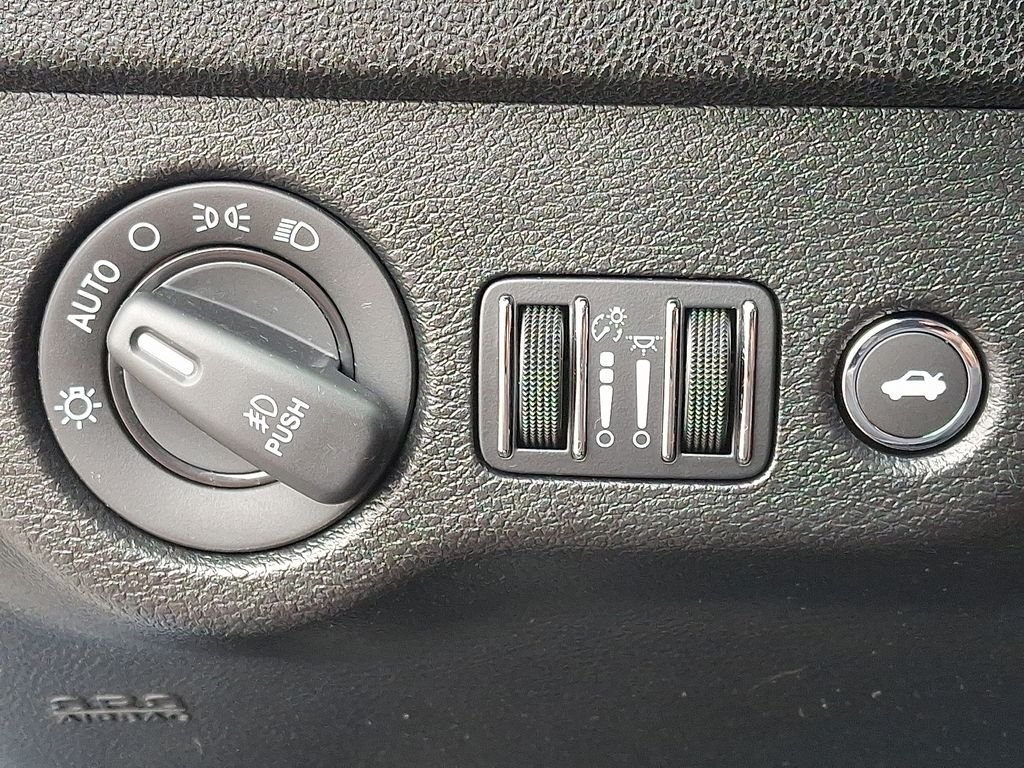 Used 2023  Dodge SXT image 26