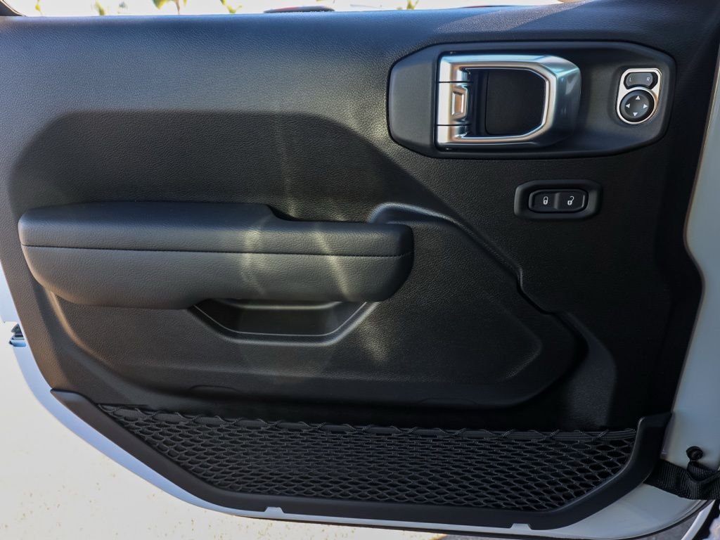 New 2026 Bright White Clear-Coat Exterior Paint Jeep Willys image 21