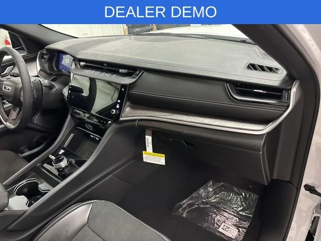 New 2026 Bright White Clear-Coat Exterior Paint Jeep Altitude image 37