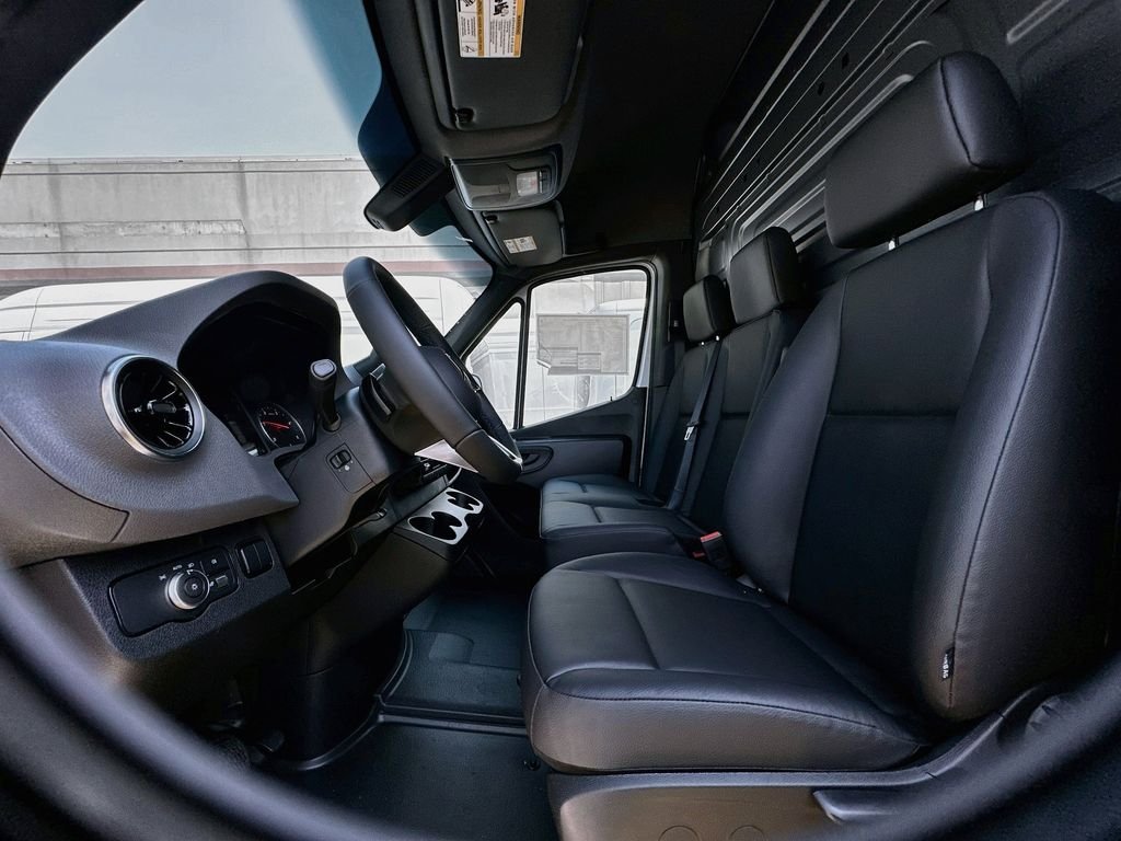 New 2026 Arctic White Mercedes-Benz Cargo 170 WB image 20