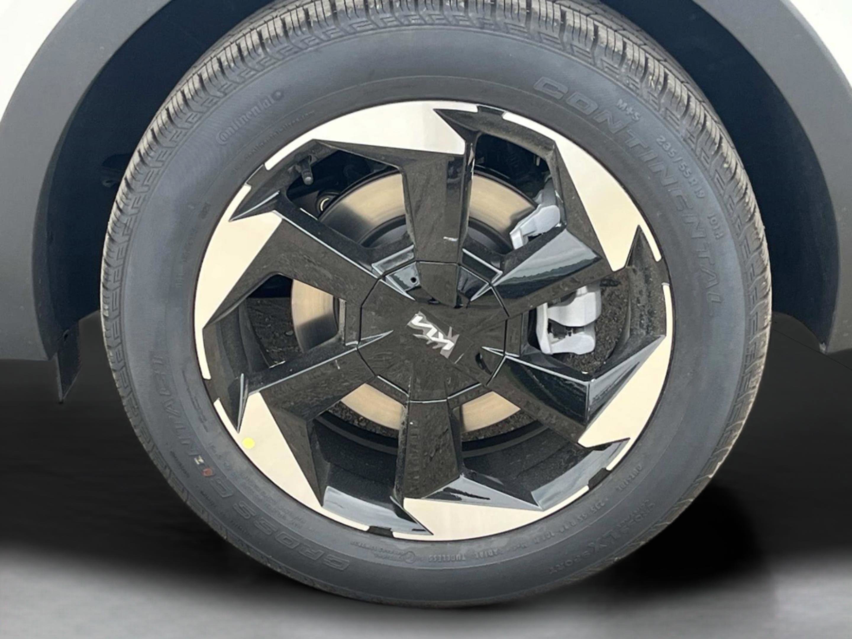 New 2026 Snow White Pearl Kia EX image 11