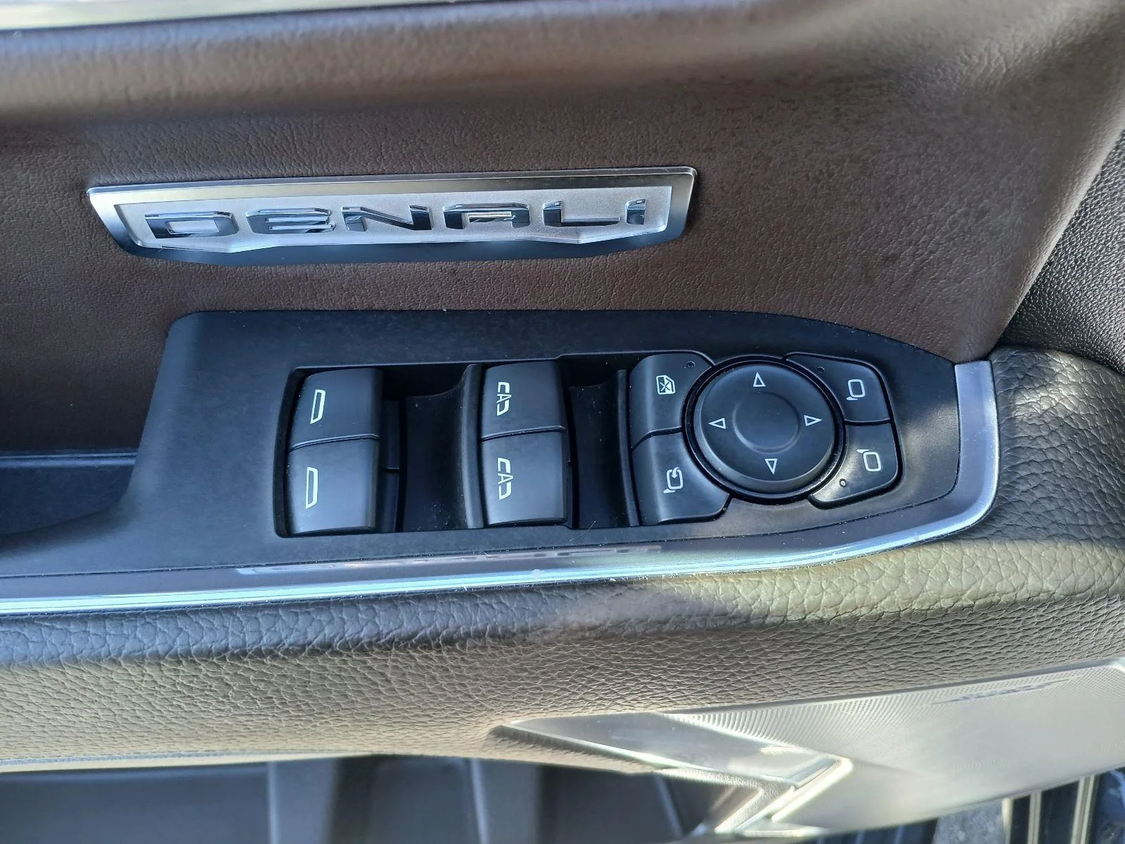 Used 2024 Onyx Black GMC Denali CarbonPro Edition image 22