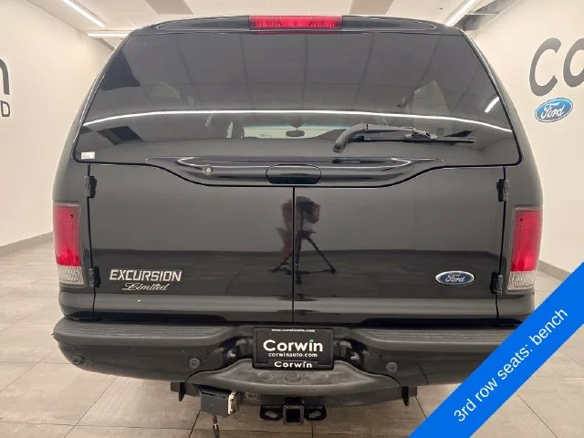 Used 2005 Black Clearcoat Ford Limited image 4