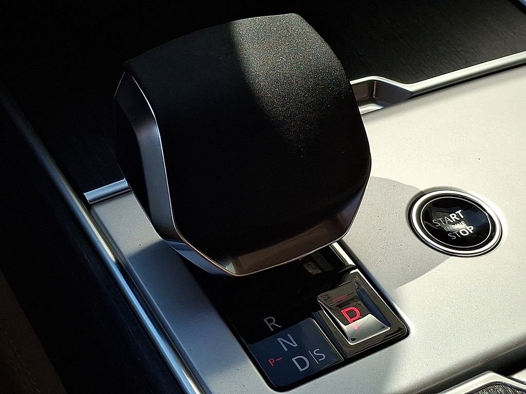 New 2026 Fuji White Land Rover SE image 13