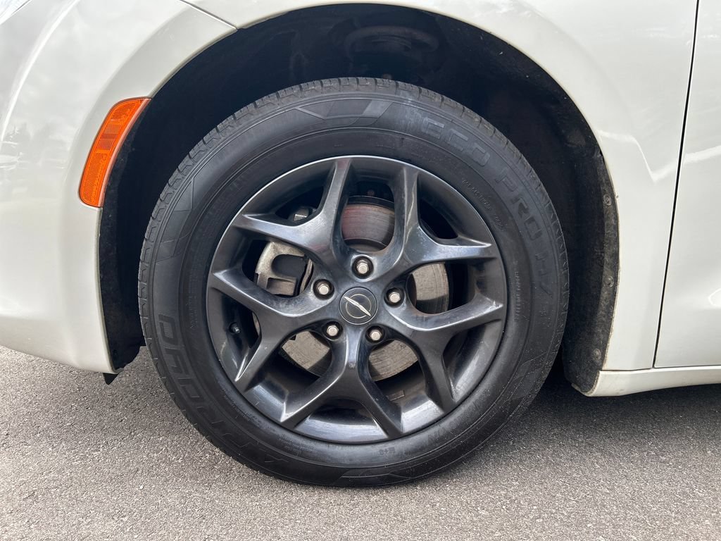 2020 Chrysler Pacifica Touring - Photo 10