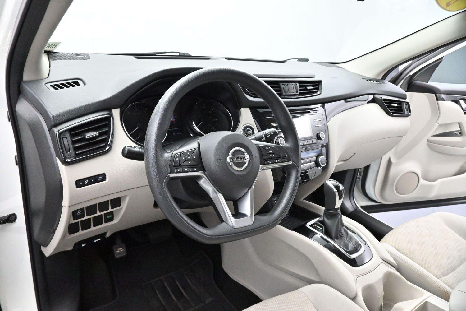Used 2017 Glacier White Nissan SV image 16