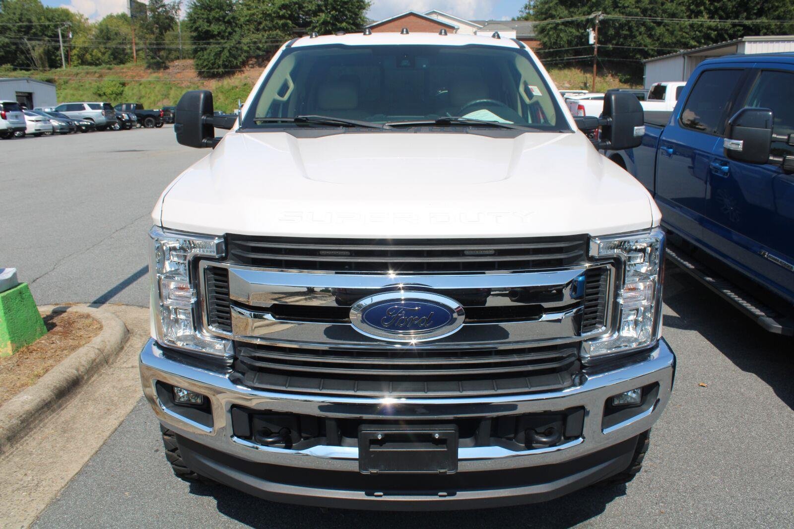 Used 2017 White Platinum Metallic Tri-Coat Ford Lariat image 2