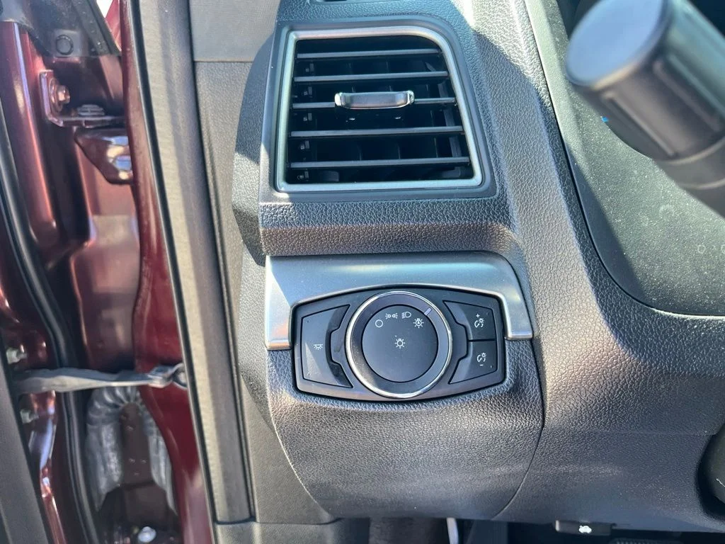 Used 2018 Red Ford XLT image 18