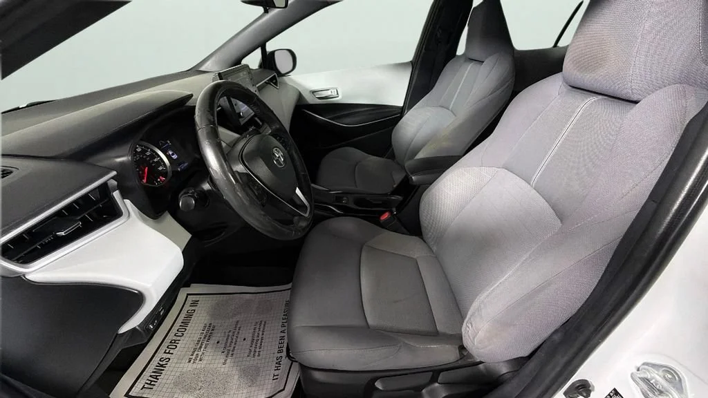 Used 2022 Off-white Toyota SE image 17