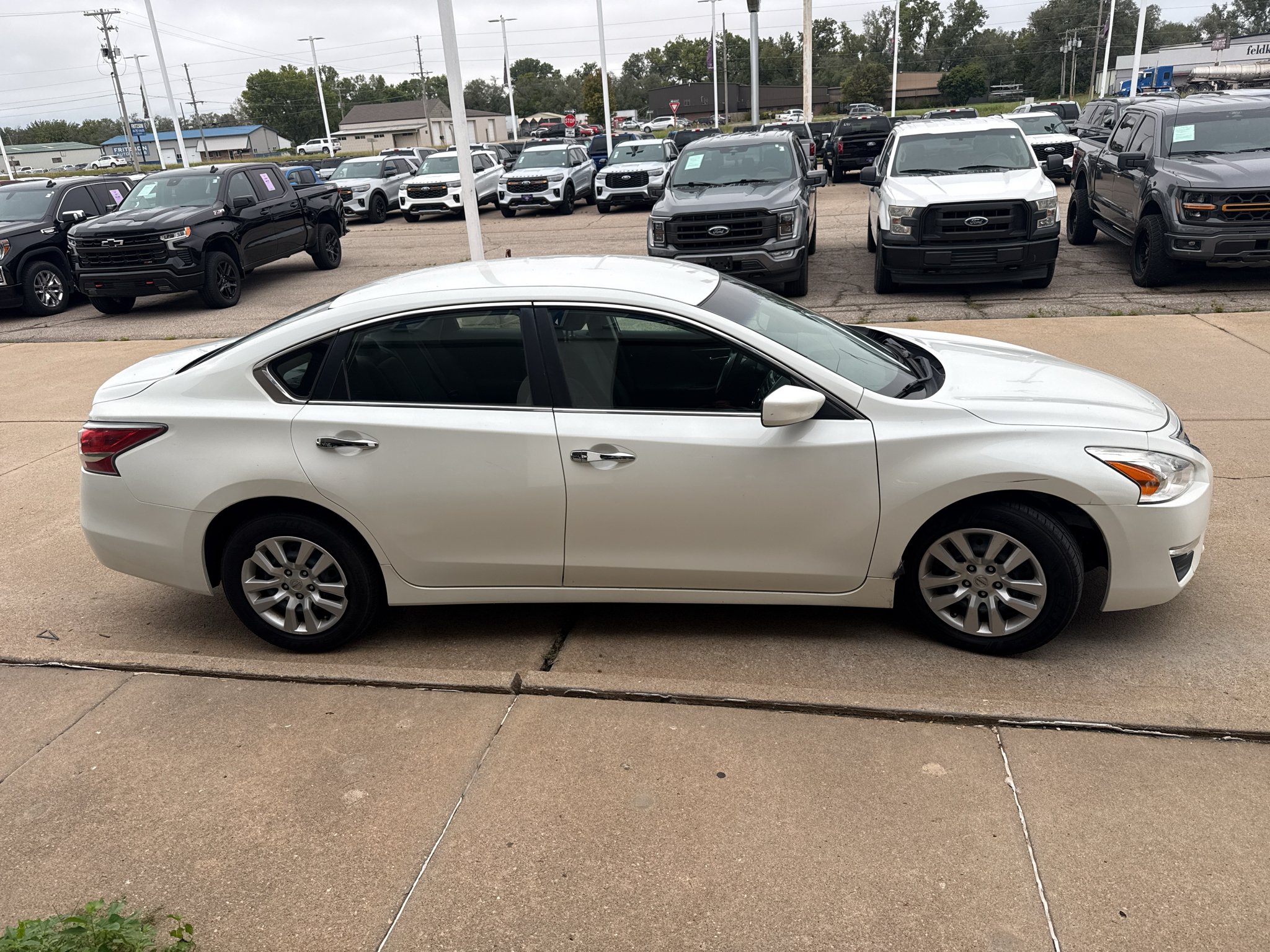 Used 2014 Pearl White Nissan 2.5 S image 10