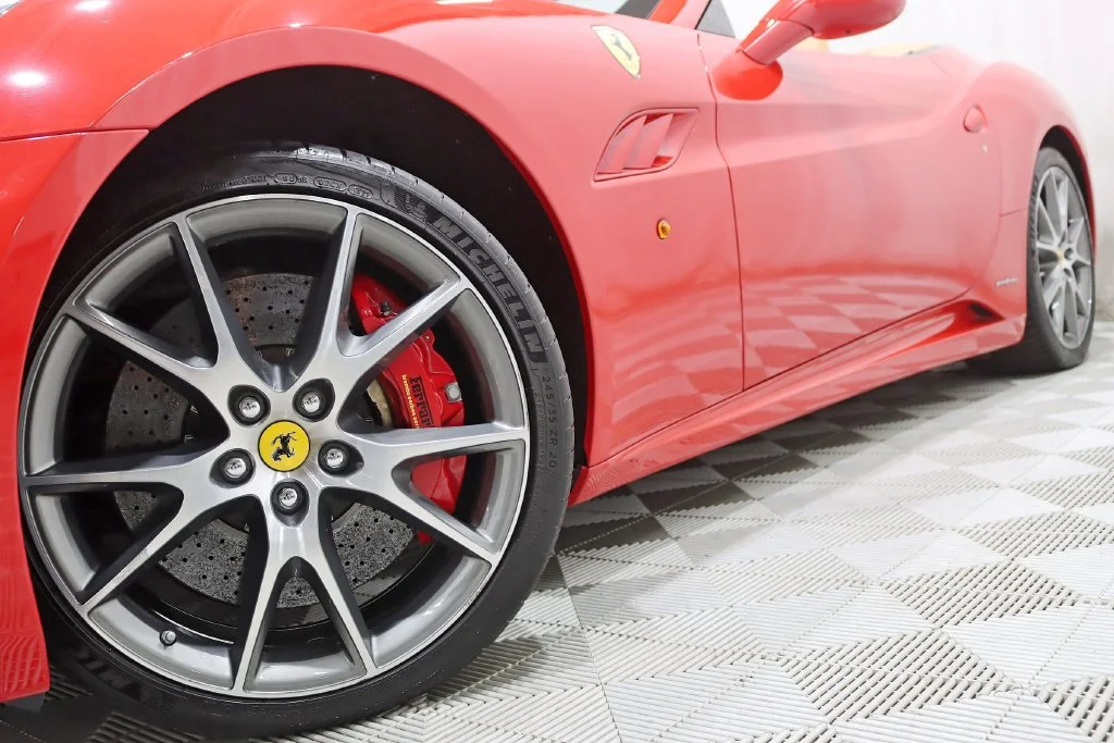 Used 2012 Red Ferrari Base image 5
