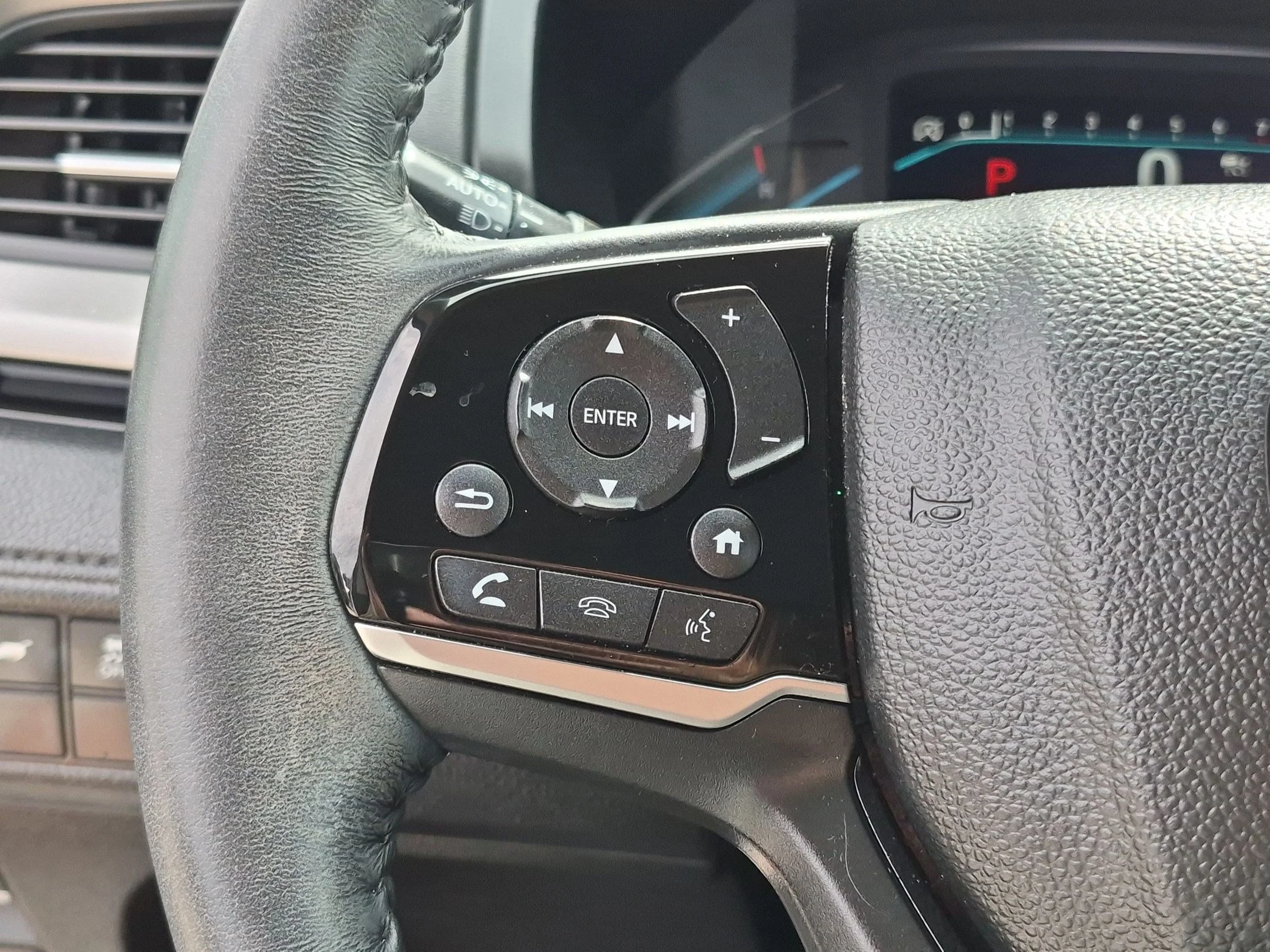 Used 2023 Platinum White Pearl Honda Touring image 18