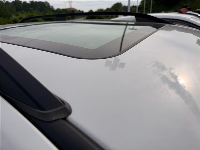 Used 2021 Crystal White Pearl Subaru Limited image 9