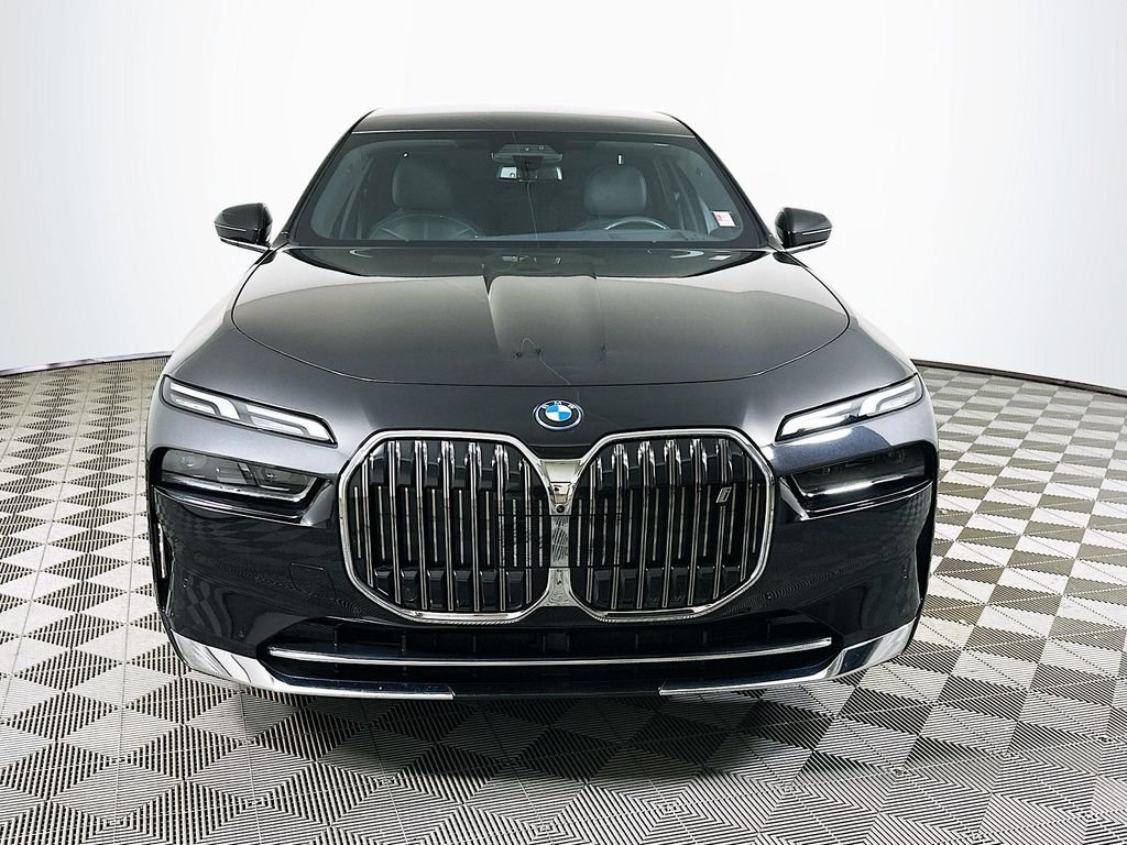 Used 2023 Black Sapphire Metallic BMW xDrive60 image 2