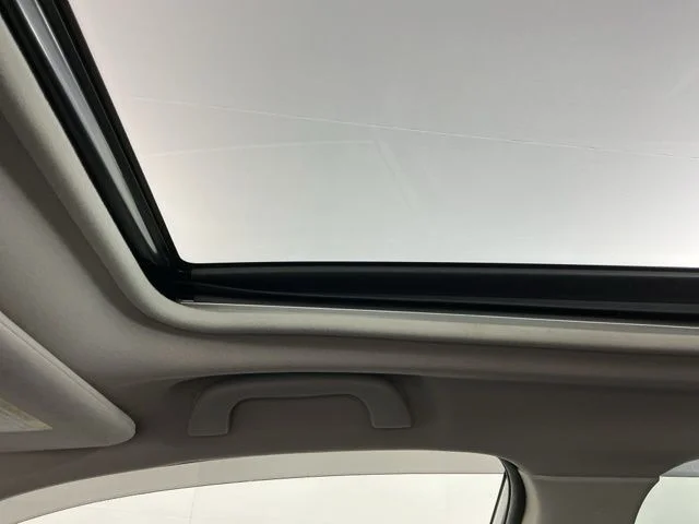 Used 2019 Crystal White Pearl Subaru Limited image 21