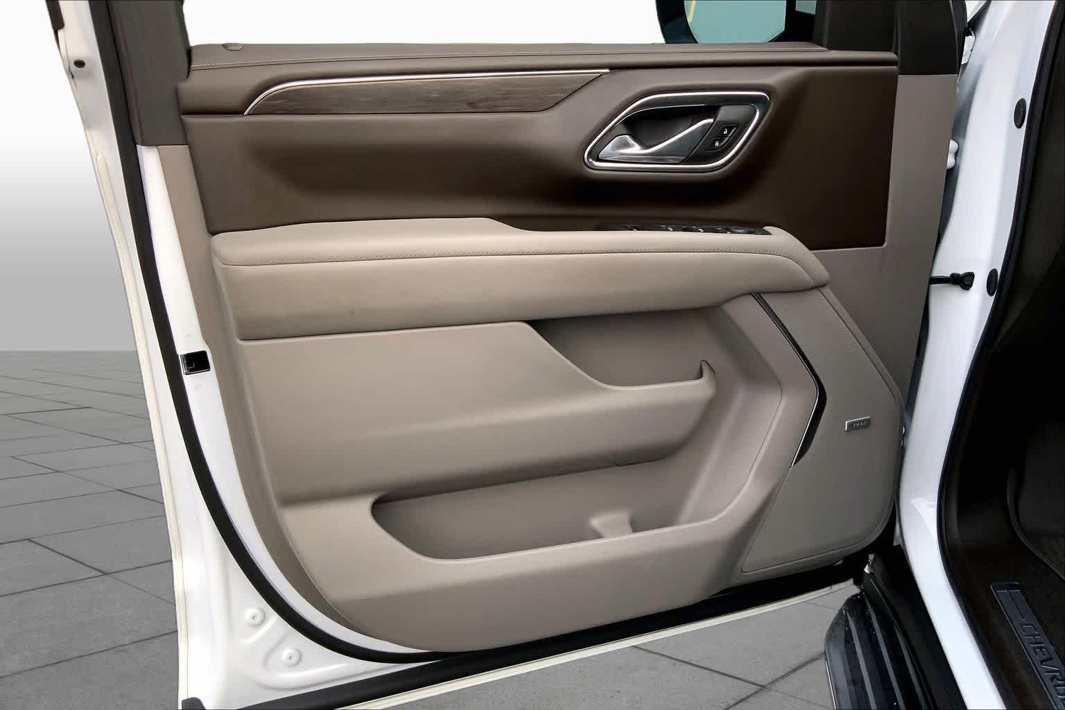 Used 2023 Summit White Chevrolet LT image 41