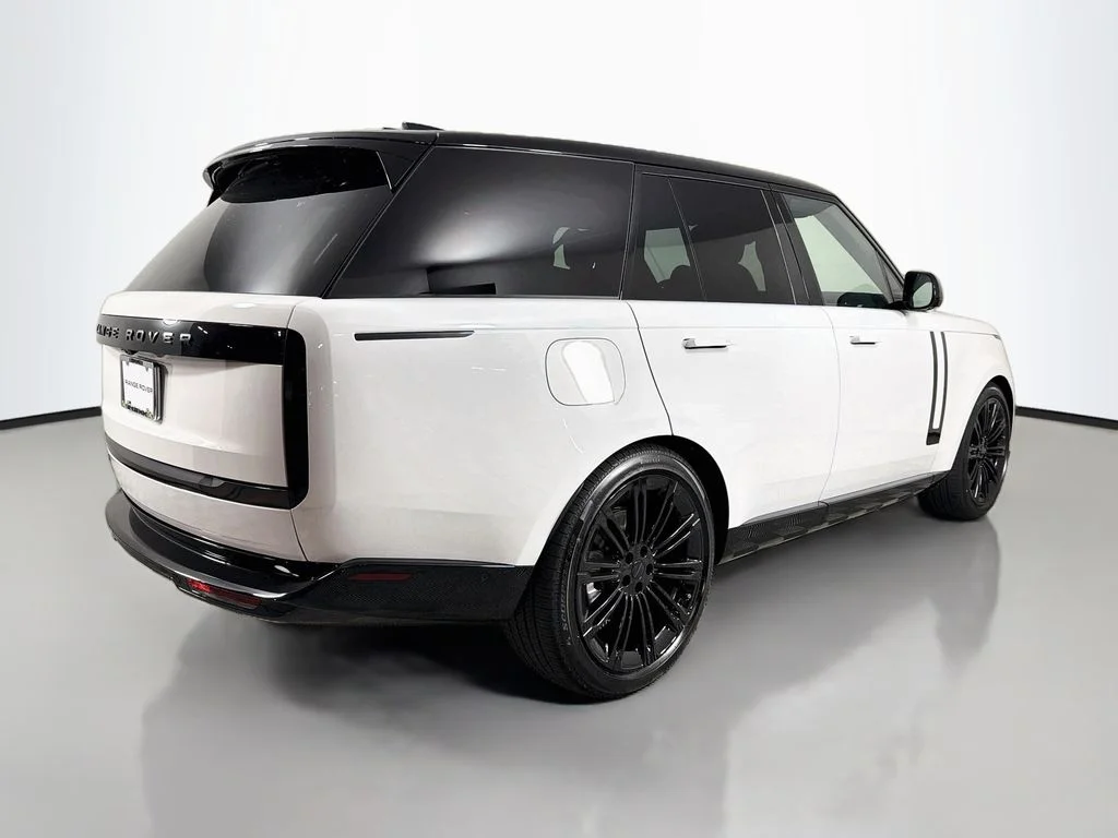 New 2026 Fuji White Land Rover SE image 5