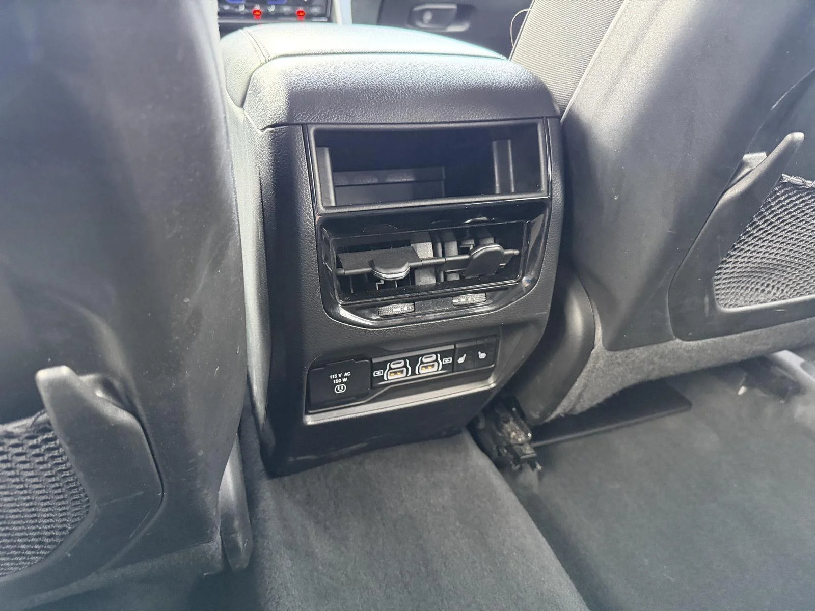 Used 2023 Diamond Black Crystal Pearlcoat Jeep Limited image 9