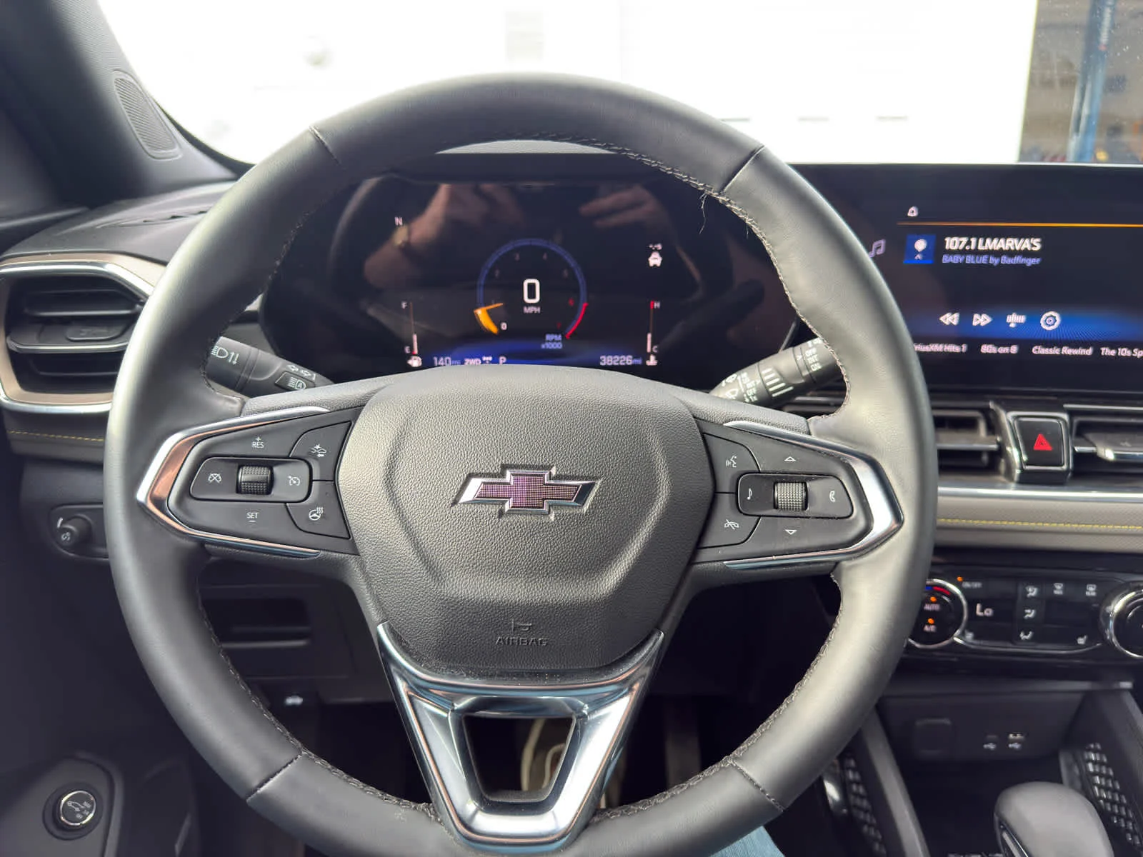 Used 2025 Iridescent Pearl Tricoat Chevrolet ACTIV image 20