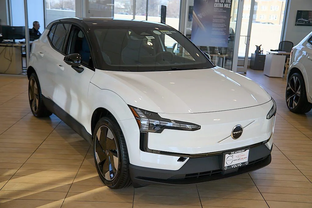 New 2026 Crystal White Volvo Plus image 3