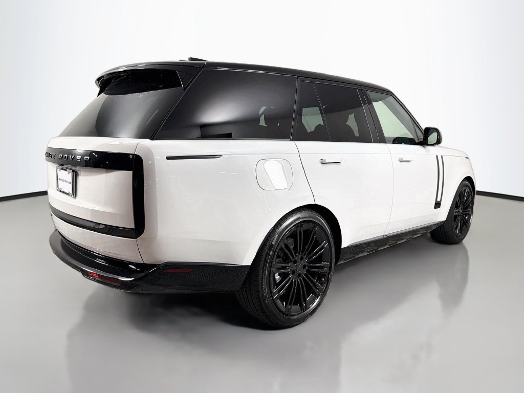 New 2026 White Land Rover SE image 5