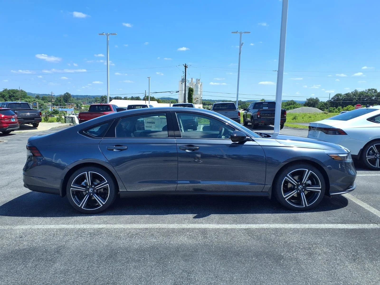 New 2026 Meteorite Gray Metallic Honda SE image 2