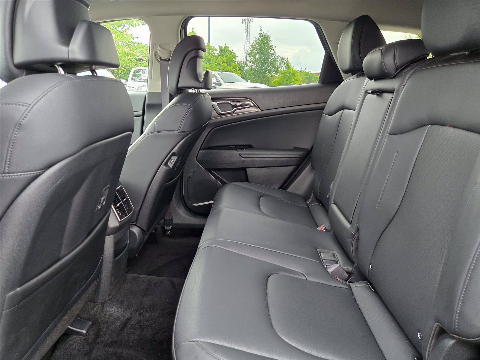 Used 2025 Snow White Pearl Kia EX image 13